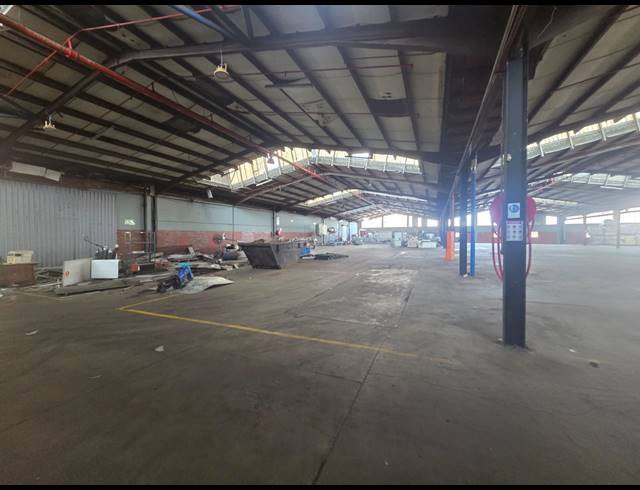 7,600M² WAREHOUSE FOR SALE IN JACOBS